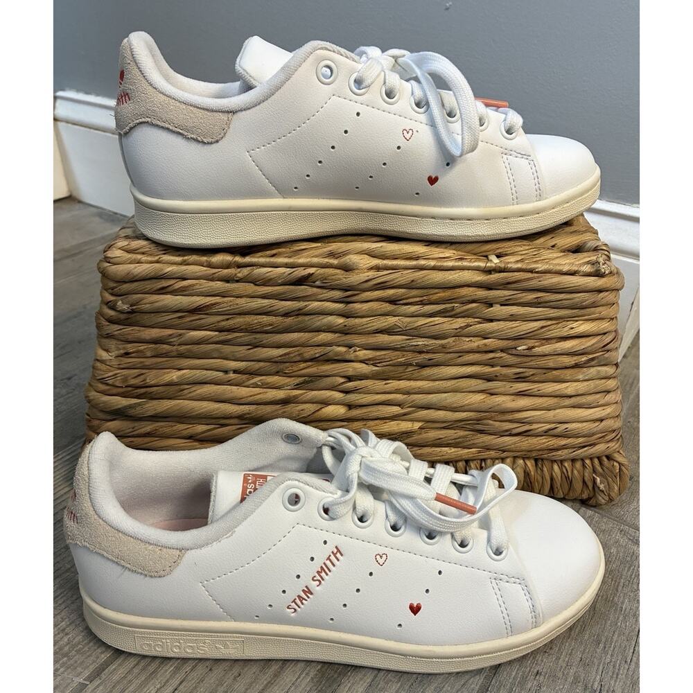 Adidas Stan Smith Valentine’s Day 2024 Embroidered Hearts Sneaker Women’s Size 7
